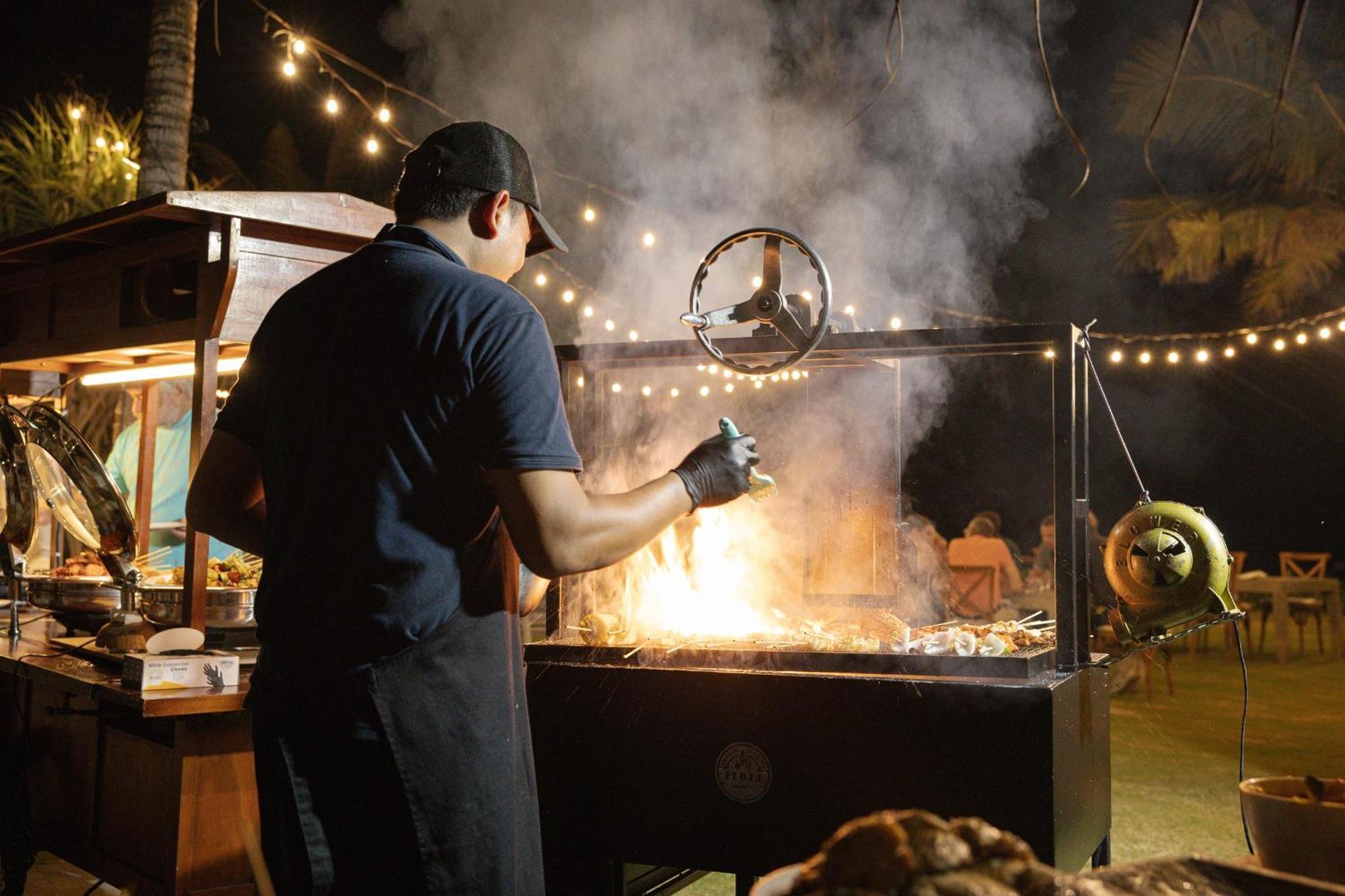 Sadara Resort Nusa Dua  Exteriör bild A chef cooking over a wood-burning grill